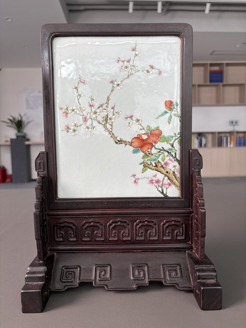 古玩陶瓷花卉紋粉彩瓷板畫真品鑒賞圖