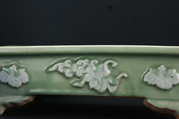 古玩陶瓷豆青釉堆白花卉紋四方水仙盆真品鑒賞圖