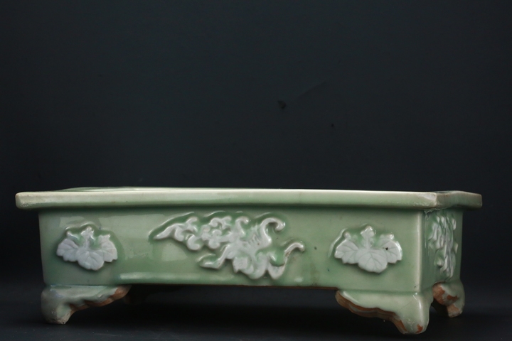 古玩陶瓷豆青釉堆白花卉紋四方水仙盆真品鑒賞圖