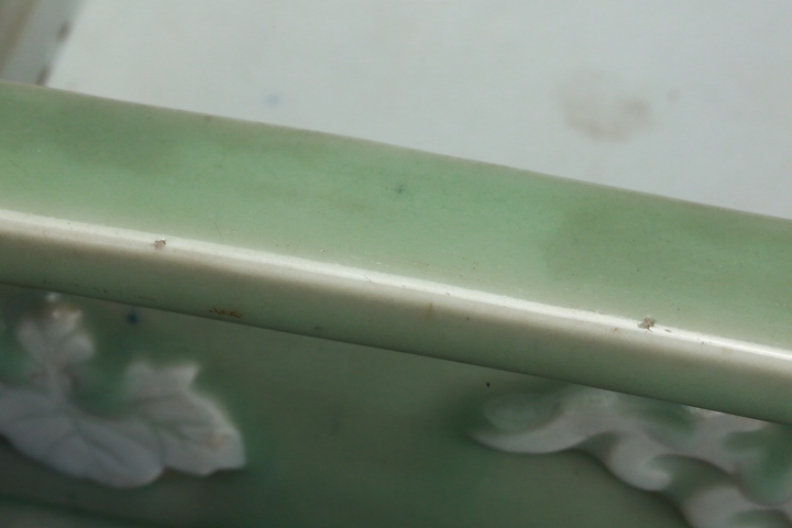 古玩陶瓷豆青釉堆白花卉紋四方水仙盆真品鑒賞圖