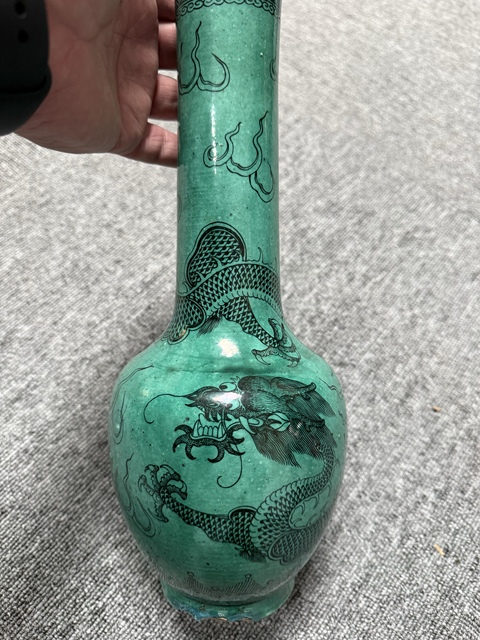 古玩銅器清晚·綠地墨彩龍紋長頸瓶 真品鑒賞圖