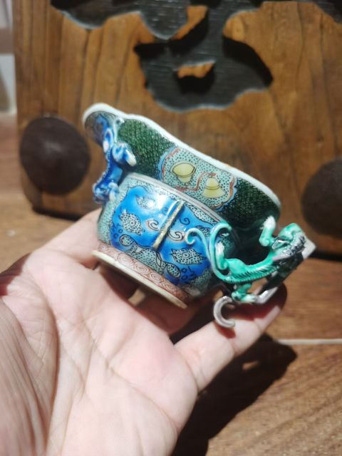 古玩陶瓷五彩花卉紋爵杯真品鑒賞圖