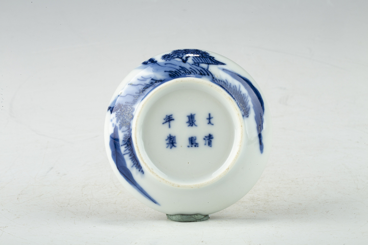 古玩陶瓷清晚期·青花山水人物紋印泥盒真品鑒賞圖