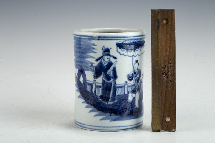 古玩陶瓷清中期·青花人物故事紋筆筒真品鑒賞圖