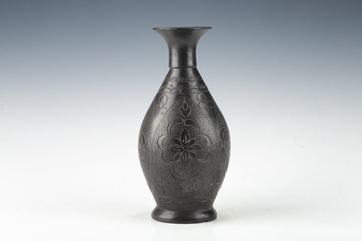 古玩陶瓷民國·黑陶刻花卉紋瓶真品鑒賞圖