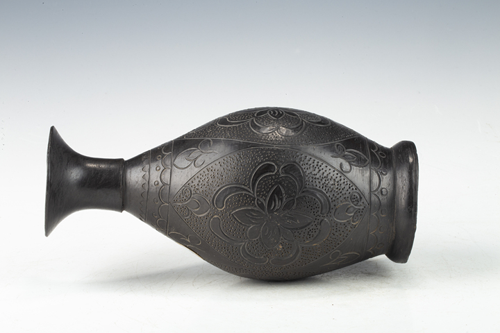 古玩陶瓷民國·黑陶刻花卉紋瓶真品鑒賞圖