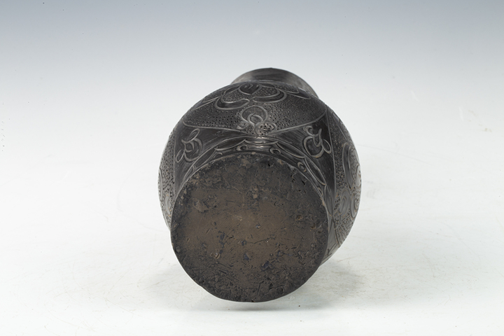 古玩陶瓷民國·黑陶刻花卉紋瓶真品鑒賞圖