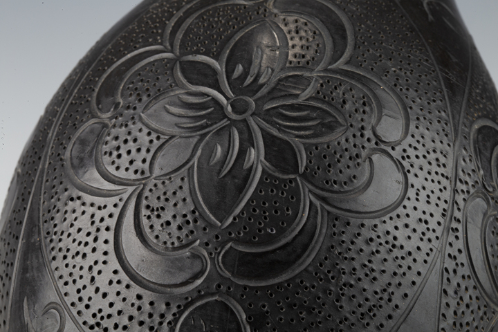 古玩陶瓷民國·黑陶刻花卉紋瓶真品鑒賞圖