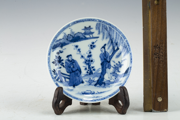 古玩陶瓷清康熙·青花西廂記人物紋小盤
真品鑒賞圖