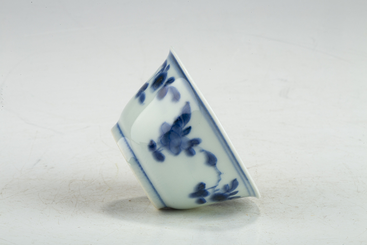 古玩陶瓷·青花折枝花卉紋杯
真品鑒賞圖