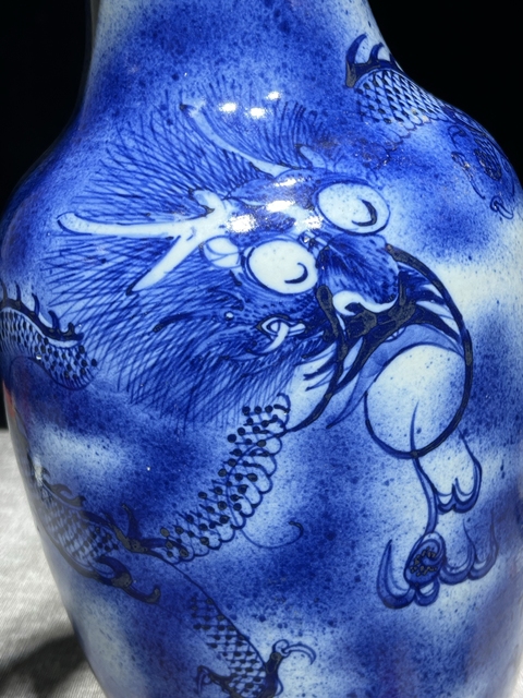 古玩陶瓷吹藍釉青花龍紋撇口瓶真品鑒賞圖