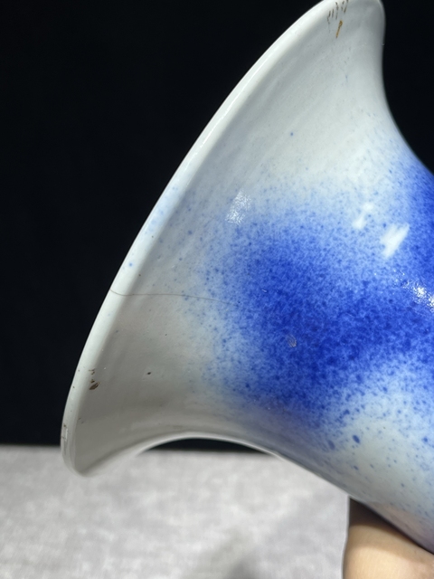 古玩陶瓷吹藍釉青花龍紋撇口瓶真品鑒賞圖