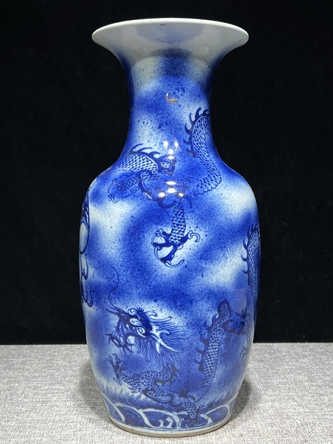 古玩陶瓷吹藍釉青花龍紋撇口瓶真品鑒賞圖