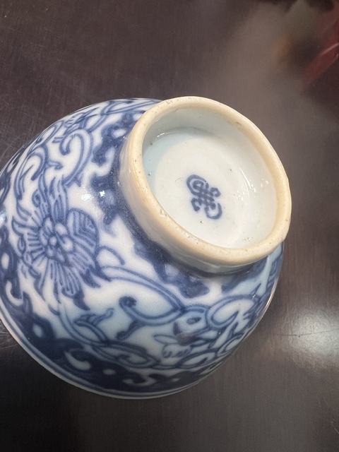 古玩陶瓷花卉紋青花杯真品鑒賞圖