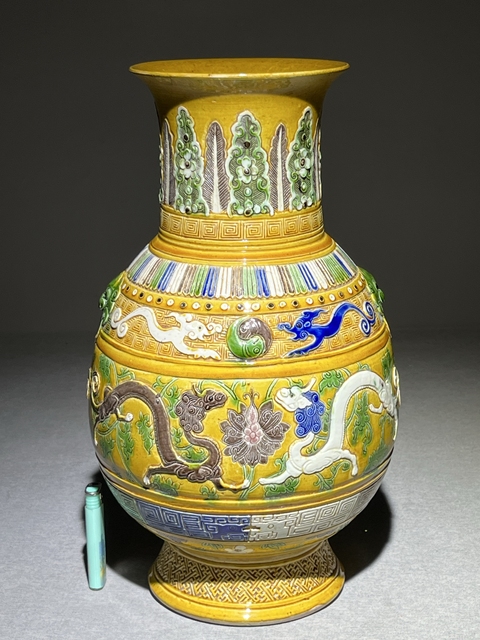 古玩陶瓷龍紋瓶真品鑒賞圖