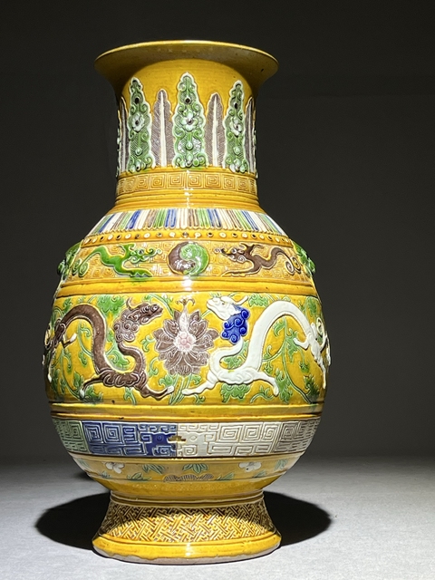 古玩陶瓷龍紋瓶真品鑒賞圖