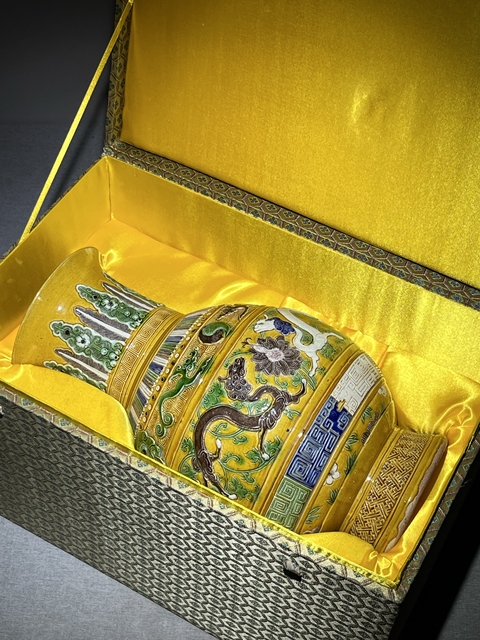 古玩陶瓷龍紋瓶真品鑒賞圖