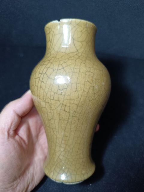 古玩陶瓷黃哥釉瓶真品鑒賞圖