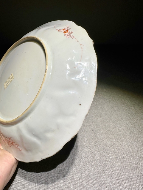 古玩陶瓷礬紅描金仕女紋盤真品鑒賞圖