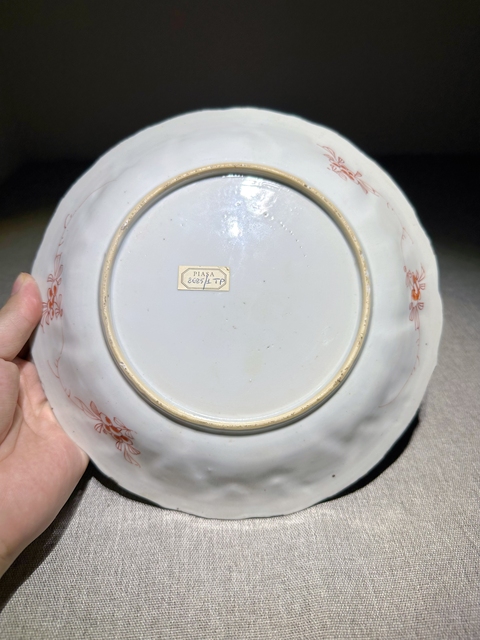 古玩陶瓷礬紅描金仕女紋盤真品鑒賞圖