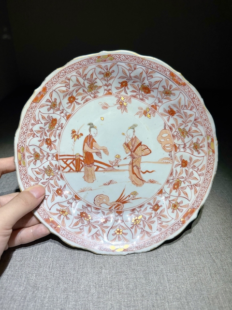古玩陶瓷礬紅描金仕女紋盤真品鑒賞圖