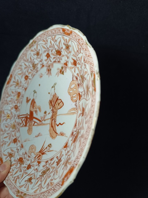 古玩陶瓷礬紅描金仕女紋盤真品鑒賞圖