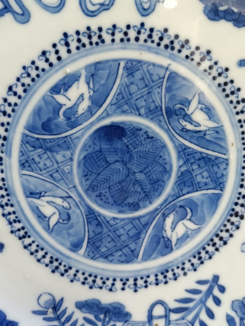 古玩陶瓷青花花卉紋盤真品鑒賞圖