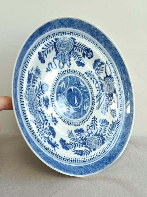 古玩陶瓷青花花卉紋盤真品鑒賞圖