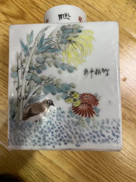 古玩陶瓷晚清淺降彩茶葉罐真品鑒賞圖