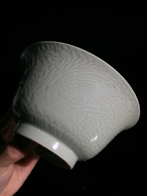 古玩陶瓷康熙青釉刻花鳳紋碗真品鑒賞圖