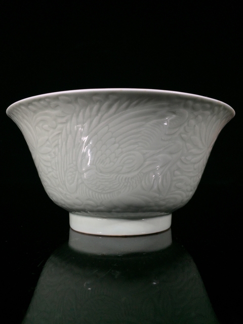 古玩陶瓷康熙青釉刻花鳳紋碗真品鑒賞圖