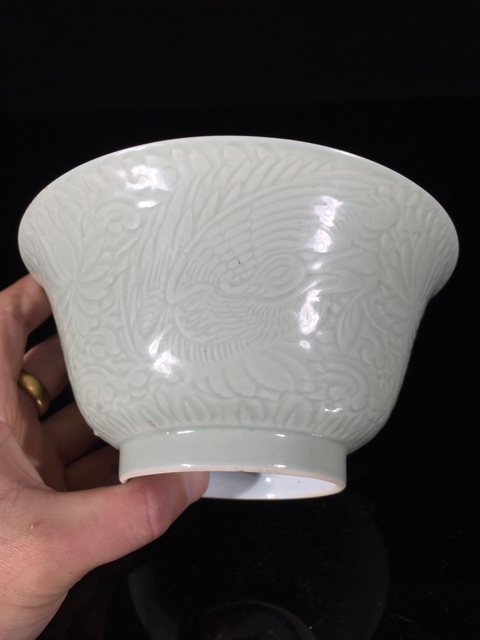 古玩陶瓷康熙青釉刻花鳳紋碗真品鑒賞圖