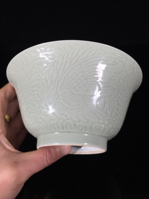 古玩陶瓷康熙青釉刻花鳳紋碗真品鑒賞圖
