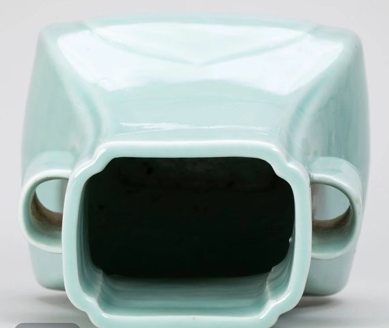 古玩陶瓷清光緒粉青釉貫耳瓶真品鑒賞圖