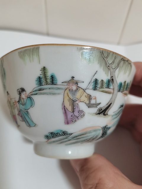 古玩陶瓷人物紋粉彩杯真品鑒賞圖