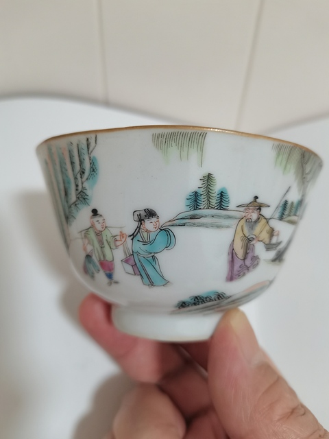 古玩陶瓷人物紋粉彩杯真品鑒賞圖