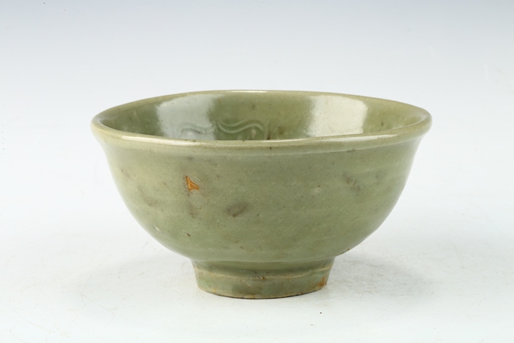 古玩陶瓷元末明初·青釉模印花卉紋碗真品鑒賞圖