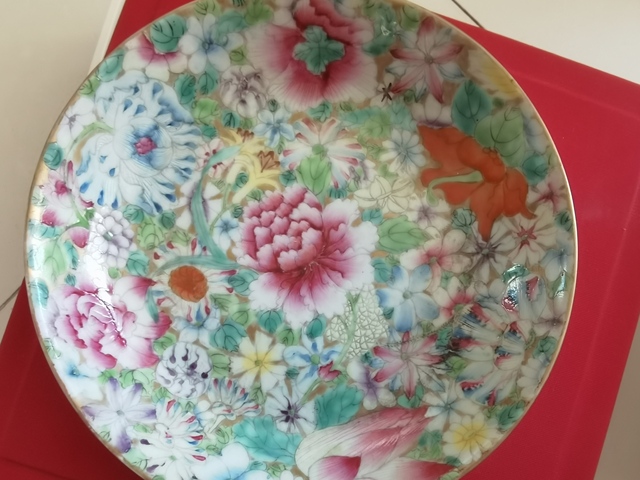 古玩陶瓷百花不落地粉彩盤真品鑒賞圖
