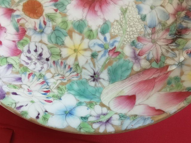 古玩陶瓷百花不落地粉彩盤真品鑒賞圖