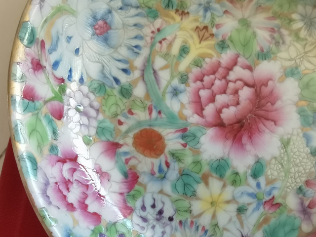 古玩陶瓷百花不落地粉彩盤真品鑒賞圖