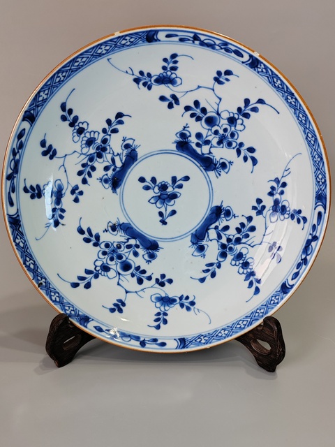 古玩陶瓷青花花卉紋盤真品鑒賞圖
