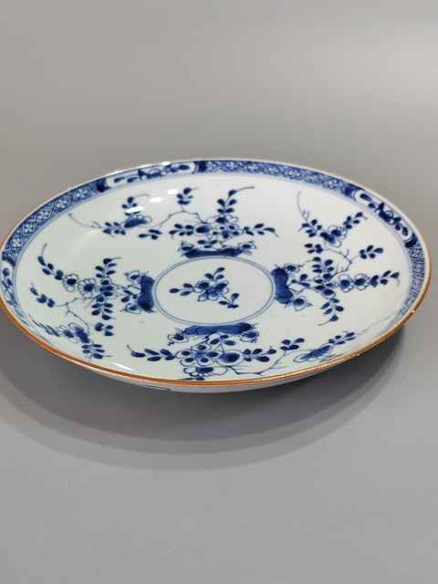 古玩陶瓷青花花卉紋盤真品鑒賞圖