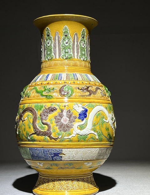 古玩陶瓷龍紋瓶真品鑒賞圖