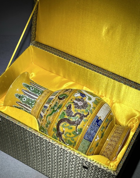 古玩陶瓷龍紋瓶真品鑒賞圖