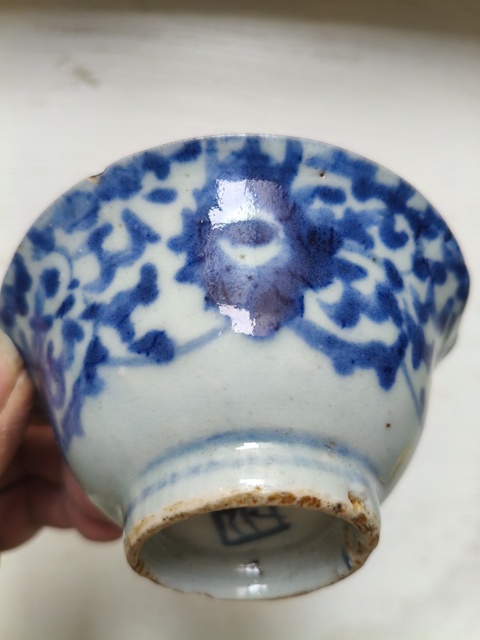古玩陶瓷花卉紋青花碗真品鑒賞圖
