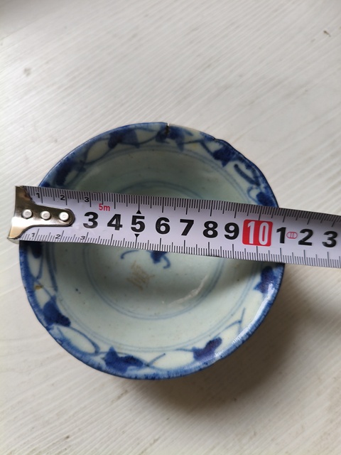 古玩陶瓷花卉紋青花碗真品鑒賞圖