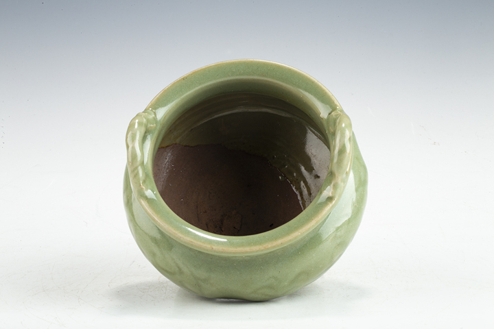 古玩陶瓷明代·龍泉青釉刻花紋雙耳三足爐拍賣，當前價格15652元