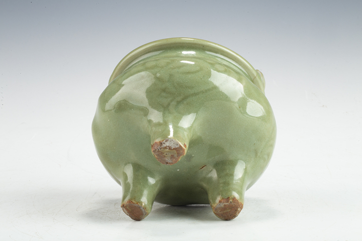 古玩陶瓷明代·龍泉青釉刻花紋雙耳三足爐拍賣，當前價格15652元