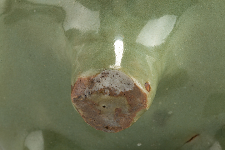 古玩陶瓷明代·龍泉青釉刻花紋雙耳三足爐拍賣，當前價格15652元