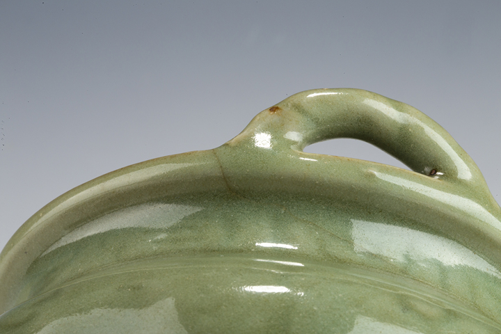 古玩陶瓷明代·龍泉青釉刻花紋雙耳三足爐拍賣，當前價格15652元